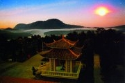 Blick auf Tuyen Lam See, Da Lat Bambuswald-Zen-Kloster, Südvietnam