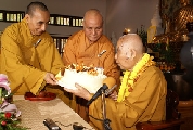 Geburtstags Fotos des Obersten Abtes Zen Meister Thich Thanh Tu